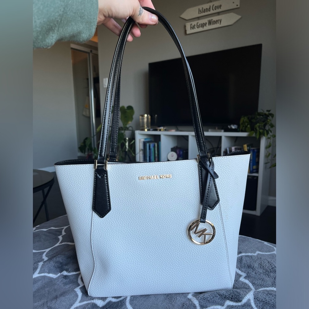 Michael Kors Kimberly Small Bonded Tote White